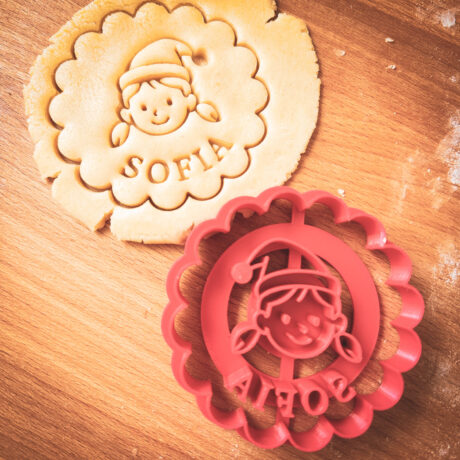 Personalizovaná vykrajovačka - Dievčatko s menom 2